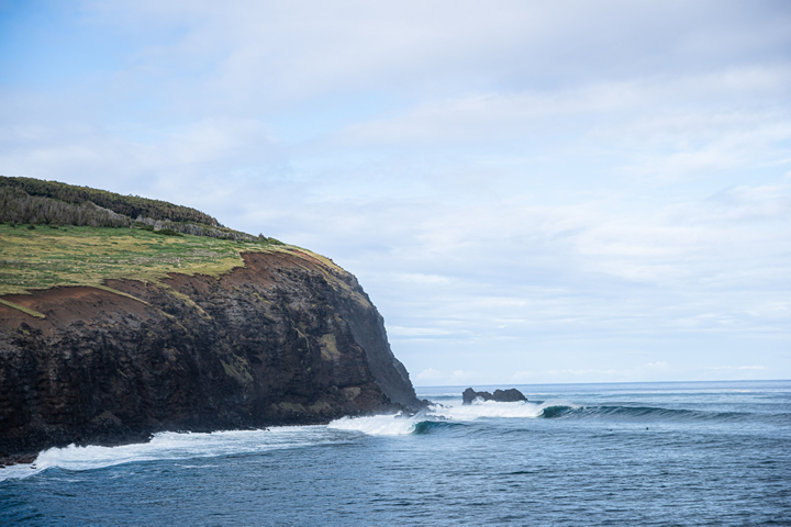 Rapa Nui National Park, located on the island of the same name, is not only home to ancestral ceremonial villages and the famous petroglyphs of the ancient natives, but also to surf breaks of national importance. Photo: Rodrigo Farías.