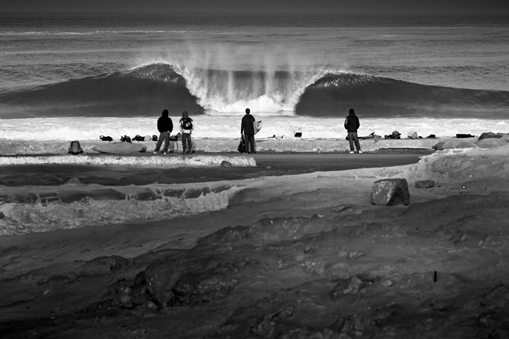 Next to the National Monument Isla del Alacrán, located in the region of Arica, is the famous wave El Gringo, locally known as Flopos. This is another case of a wave indirectly protected because of its location within another protected area. It has been argued that since the island is protected as a national monument, so is its seabed, which shapes the surf break. In other words, while the wave is not protected, its surroundings and access to it are. Photo: Diego Figueroa.