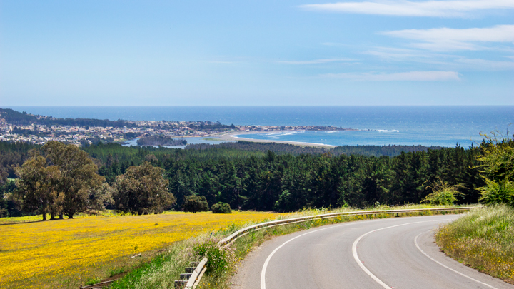 The Pichilemu marine outfall was a failed project of the sanitation company ESSBIO, which sought to evacuate sewage from the city of Pichilemu to the sea, and which, because of its environmental impact, received strong resistance from the community. Finally, in 2007, the project was stopped and replaced by a treatment plant for Pichilemu. Photo: visitapichilemu.cl.