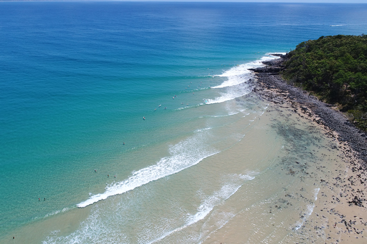 In addition to being a National Surfing Reserve and a World Surfing Reserve, Noosa is a National Park with iconic point breaks, such as Tea Tree Bay (in the image), Granite Bay and Alexandria Bay. The legislation protecting the National Park also grants protection to the surf breaks. Photo: Javier León.