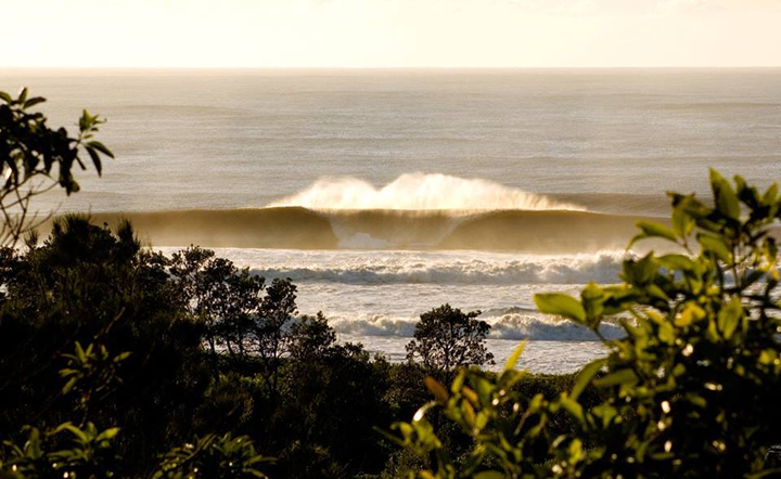The General Management Plan for the Camaronal National Wildlife Refuge distinguishes between protection, restricted use, public use, special use, and buffer zones. In the extensive public use zones, surfing is listed as one of the expressly authorized activities. Photo: Isaac Campos. 