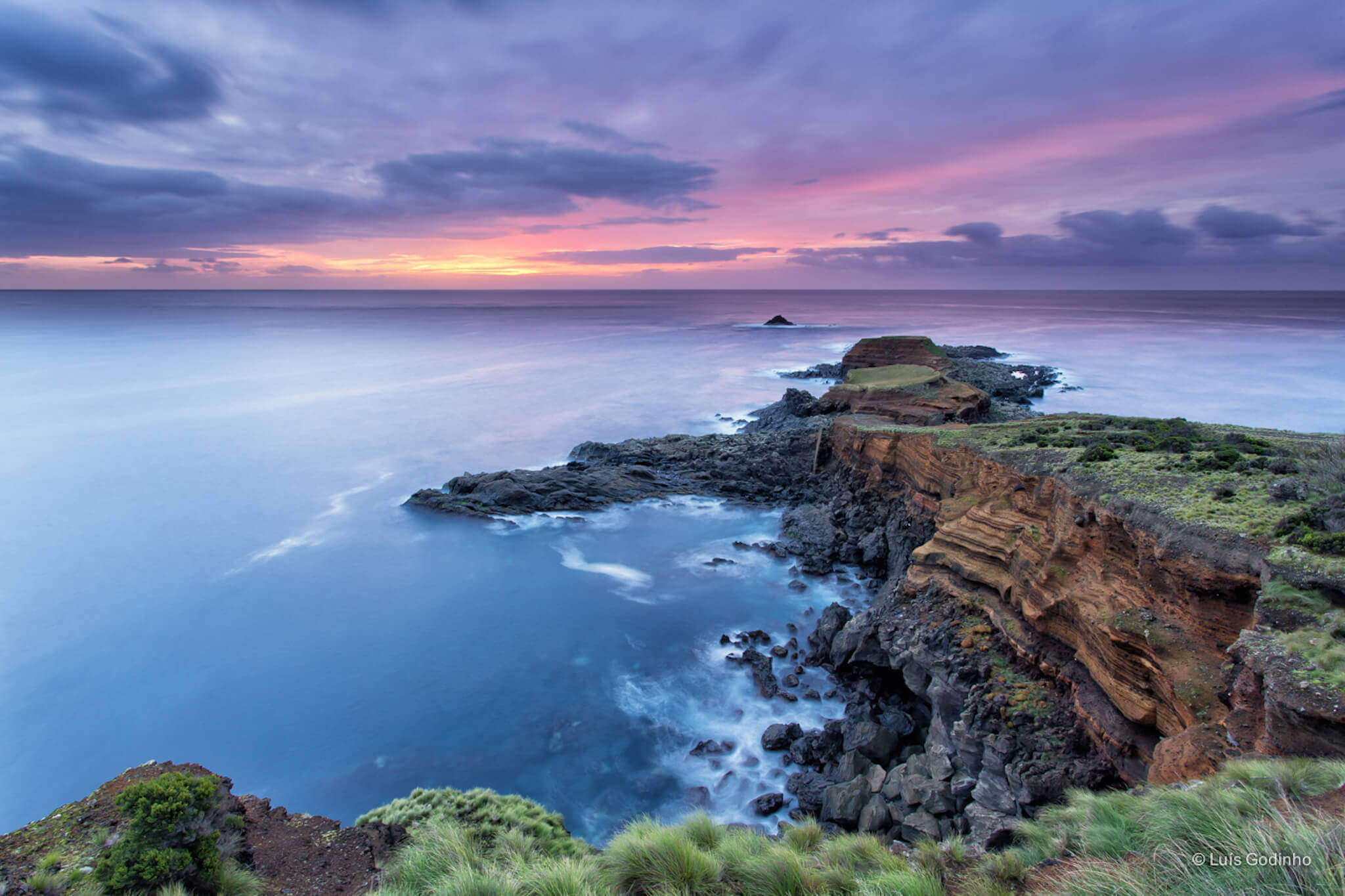 Within the Terceira Natural Park, there is Ponta das Contendas, a protected area for habitat or species management of about 91 hectares. This area borders a marine protected area for the management of Costa das Contendas resources; it is a Special Protection Area for Birds (SPA) within the Natura 2000 Network and is part of a BirdLife International’s Important Bird and Biodiversity Area (IBA). Photo: Luis Godinho.
