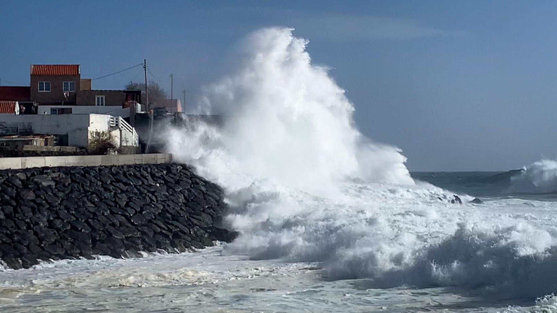 In 2009, in Terreiro de São Mateus, the best right-hand side of the Azores, community efforts were not enough to stop the breakwater project carried by out the Municipality of Angra do Heroísmo and the Secretary of the Environment. As a result of the construction, today it is impossible to surf at the site. Photo: Filipe Barata. 