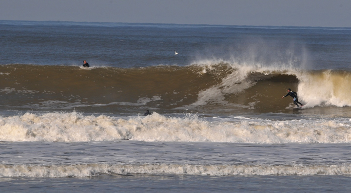 Santa Teresa National Park features excellent sandy beaches with good conditions for waves up to 2.5 meters. Notable surf breaks include La Moza, a Uruguayan surfing icon with one of the country’s best right-hand waves reaching 500 meters in length. El Barco and Los Pesqueros offer extensive left-hand waves with good barrel sections when southern swells arrive. Las Achiras provides both left and right surf breaks over two meters when influenced by eastern swells.  Photo: Guillermo Rodríguez.